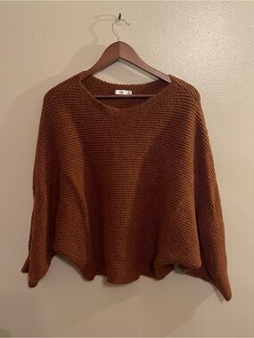 Ribbed Knit Poncho Sweater in Burnt orange/red, Women’s size M